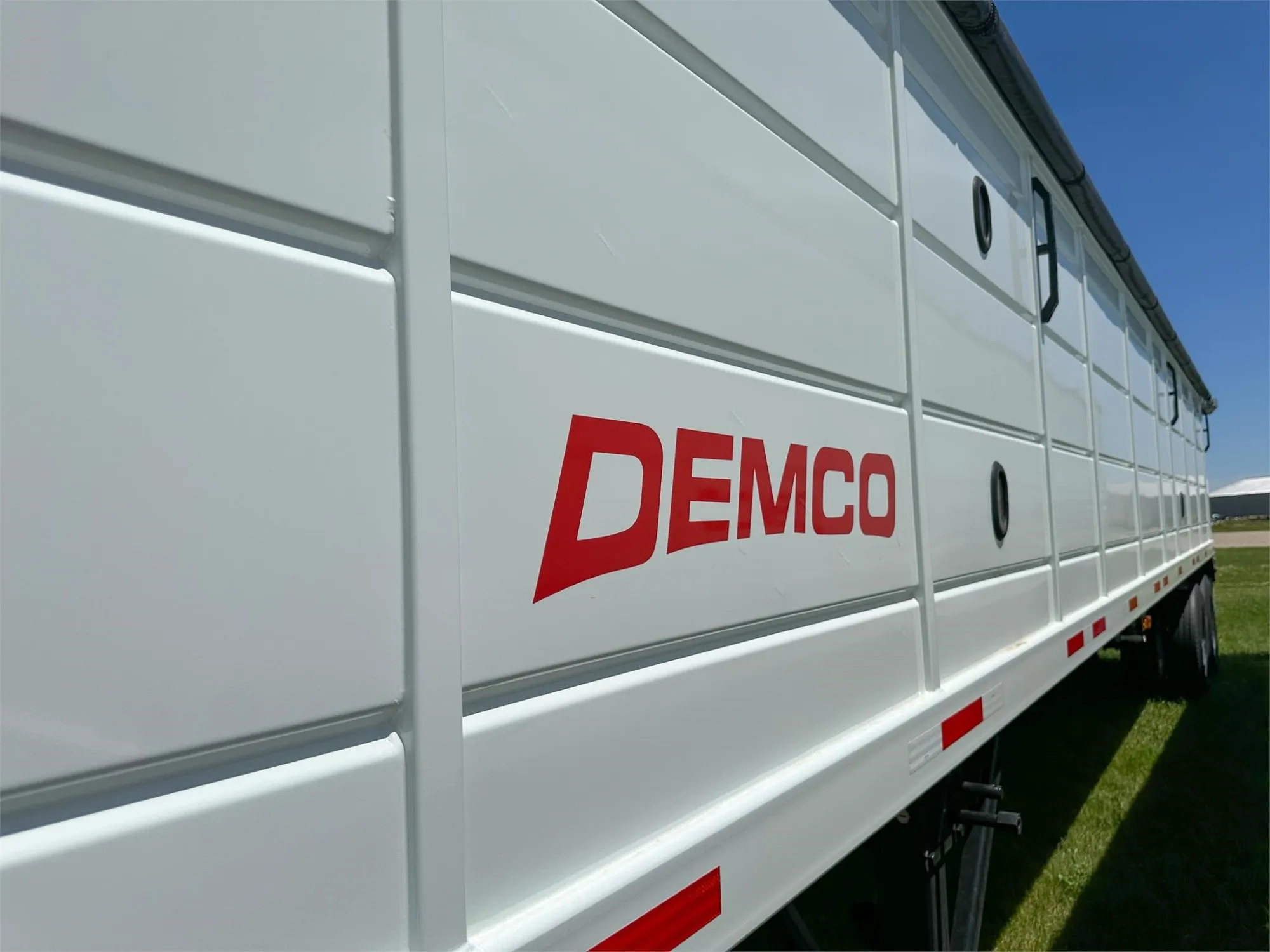Demco Steel Hopper Bottom Trailers | Length 28' ft | Weight 9,000 Lbs | King Pin Setting 15" | For Tractors