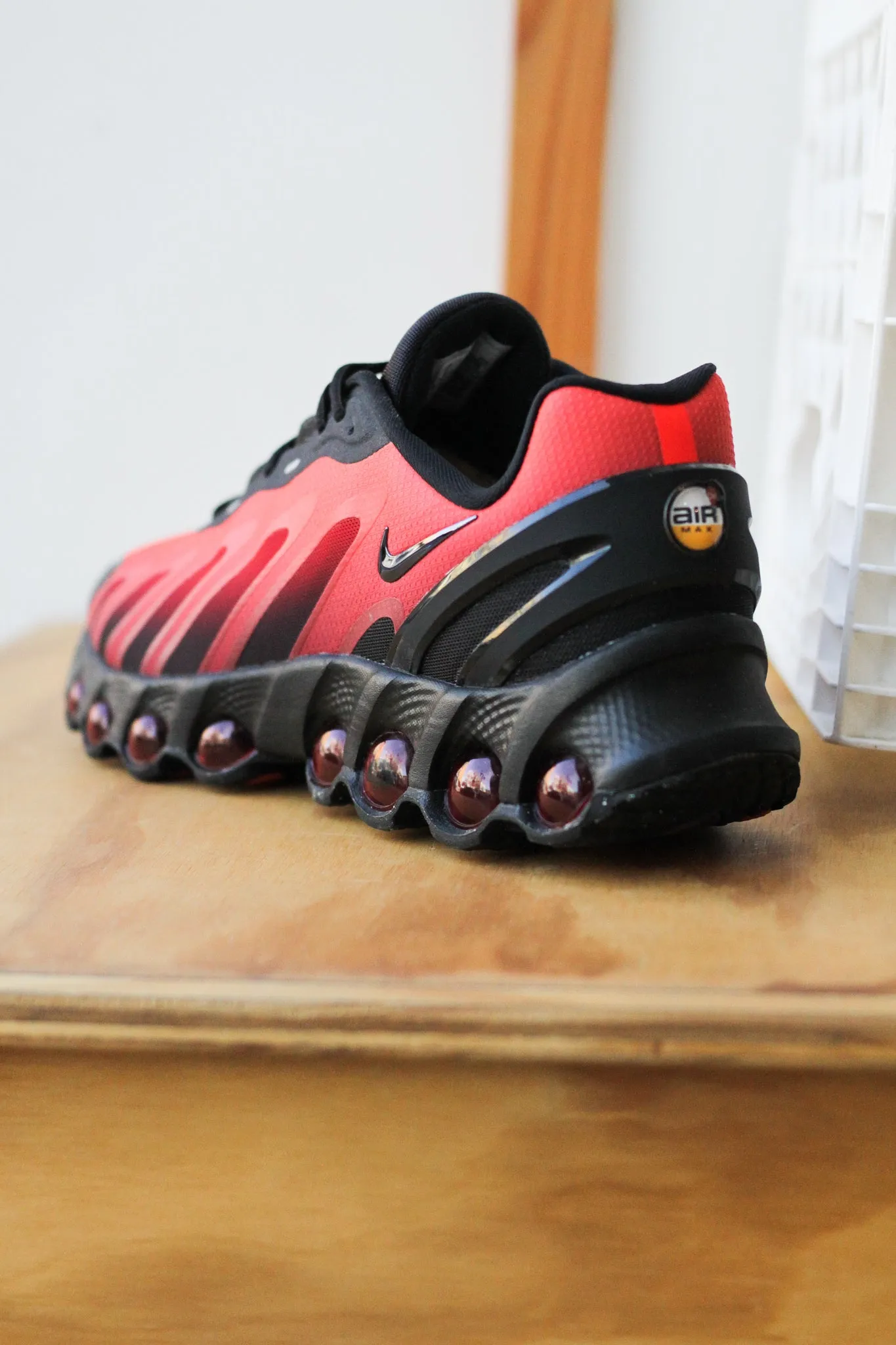 NIKE AIR MAX DN8 "BLACK/BLACK-GYM RED-BRIGHT CRIMSON"
