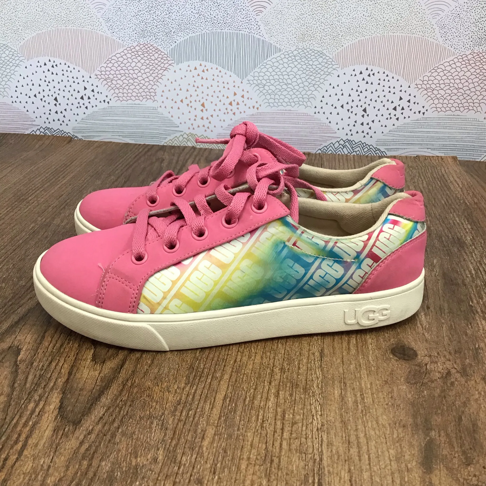 UGG Size 4 Youth Athletic Shoes