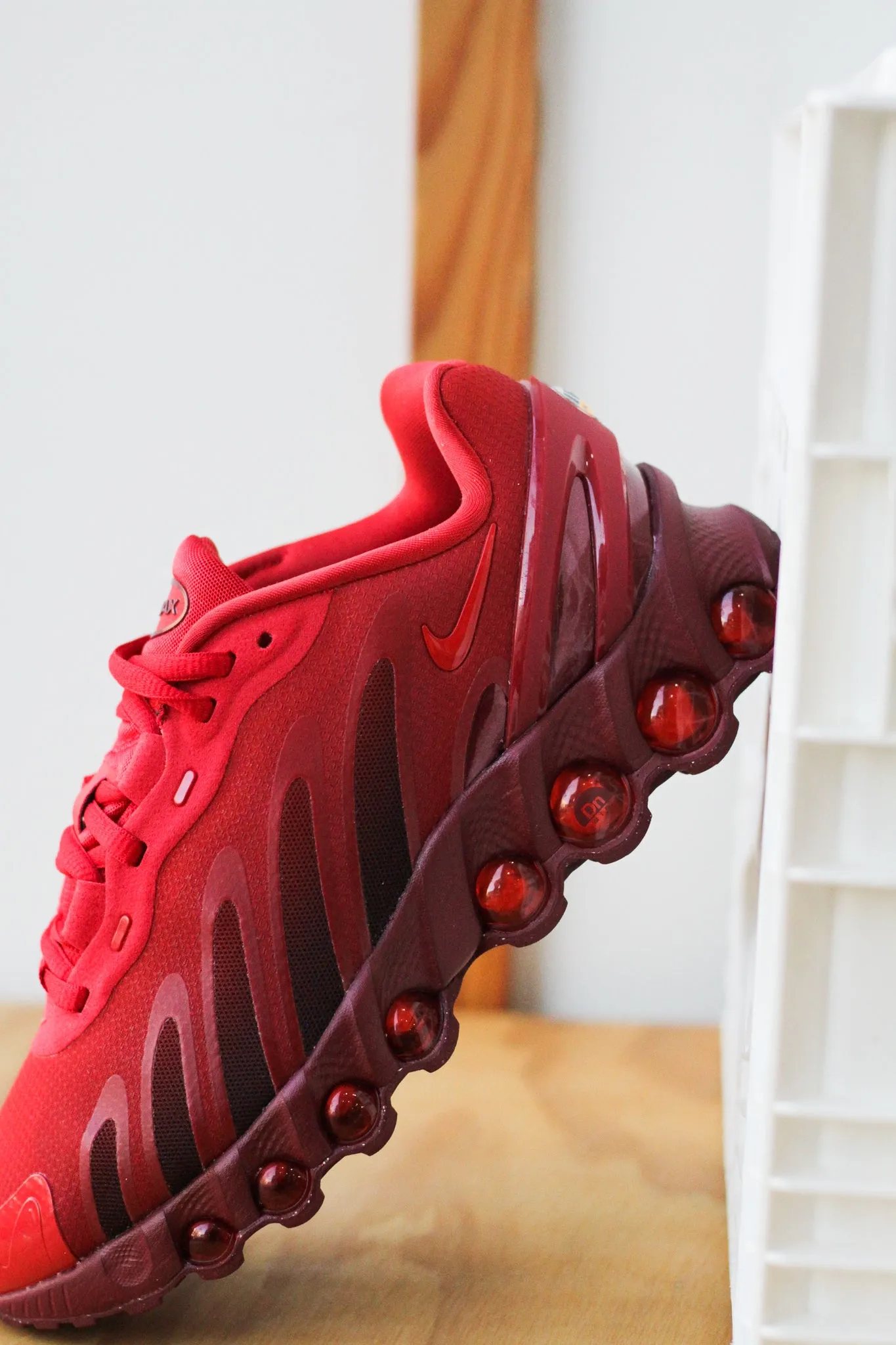 W NIKE AIR MAX DN8 " UNIVERSITY RED/UNIVERSITY RED-TOUGH RED"